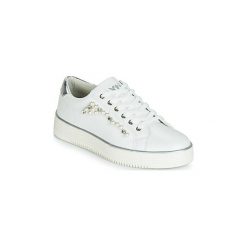 Buty Xti 48894. Białe trampki i tenisówki damskie Xti, bez wzorów, bez zapięcia. Za 175,20 zł.