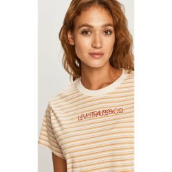 Levi's - T-shirt. Czerwone bluzki damskie Levi's®, s, bez wzorów, z bawełny, z okrągłym kołnierzem. Za 159,90 zł.