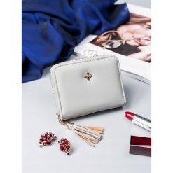 Portmonetka damska na zamek szara Milano Design - szary. Szare portfele damskie MILANO DESIGN, bez wzorów, ze skóry. Za 25,99 zł.
