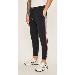 Armani Exchange - Spodnie. Niebieskie spodnie męskie Armani Exchange, s, bez wzorów, z bawełny. W wyprzedaży za 399,90 zł.