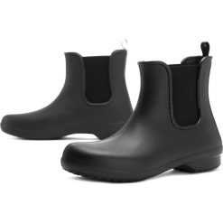 CROCS FREESAIL CHELSEA > 204630-060. Klapki damskie Crocs, bez wzorów, z gumy, bez obcasa. W wyprzedaży za 129,99 zł.