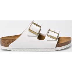 Birkenstock - Klapki. Białe klapki damskie Birkenstock, bez wzorów, ze skóry, bez obcasa. Za 289,90 zł.