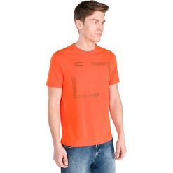 Armani Exchange Koszulka Pomarańczowy. Pomarańczowe podkoszulki męskie Armani Exchange, xl, z nadrukiem, z bawełny, bez kołnierzyka, z krótkim rękawem, krótkie. Za 343,95 zł.