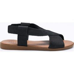 Pieces - Sandały. Czarne klapki damskie marki Pieces, bez wzorów, ze skóry, bez obcasa. W wyprzedaży za 149,90 zł.