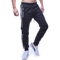 Spodnie męskie joggery czarne Recea. Czarne spodnie męskie Recea, s, bez wzorów, z bawełny, sportowe. W wyprzedaży za 49,99 zł.