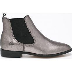 Bullboxer - Botki. Szare buty zimowe damskie marki Bullboxer, z materiału, na sznurówki. W wyprzedaży za 139,90 zł.