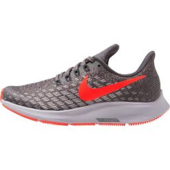 Nike Performance AIR ZOOM PEGASUS 35 Obuwie do biegania treningowe thunder grey/bright crimson. Szare buty chłopięce sportowe Nike Performance, z materiału. Za 359,00 zł.