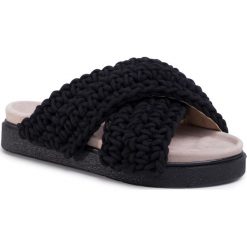 Klapki INUIKII - Women Woven 70104-5 Black. Czarne klapki damskie Inuikii, bez wzorów, ze skóry, bez obcasa. Za 889,00 zł.