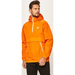 Nike Sportswear - Kurtka. Pomarańczowe płaszcze męskie Nike Sportswear, s, bez wzorów, z poliesteru, krótkie, z kapturem. Za 299,90 zł.