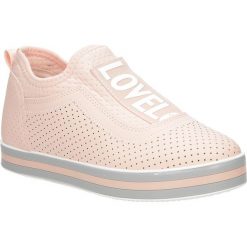 Różowe buty sportowe sneakersy na platformie casu k5108. Różowe buty sportowe damskie Casu, bez wzorów, ze skóry ekologicznej, sportowe. W wyprzedaży za 49,99 zł.
