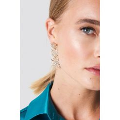 Kolczyki damskie: NA-KD Accessories Wiszące błyszczące kolczyki gwiazdy – Gold
