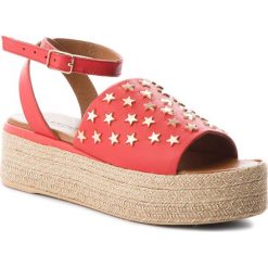 Espadryle INUOVO - 8915 Red. Czerwone espadryle damskie Inuovo, bez wzorów, ze skóry, bez obcasa. W wyprzedaży za 169,00 zł.