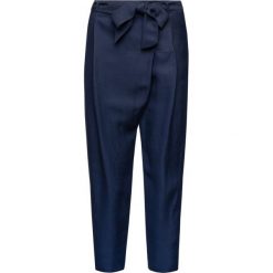 Spodnie materiałowe iBlues Cheer 71310892. Niebieskie spodnie damskie iBlues, bez wzorów, z wiskozy. W wyprzedaży za 369,00 zł.