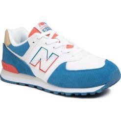 Sneakersy NEW BALANCE - GC574SCF Biały Kolorowy. Białe półbuty damskie New Balance, bez wzorów, z zamszu, bez obcasa, bez zapięcia. W wyprzedaży za 179,00 zł.