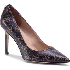 Szpilki GUESS - Dafne3 FL7DA3 FAL08 BROCR. Pomarańczowe półbuty damskie Guess, z aplikacjami, ze skóry ekologicznej, eleganckie, bez obcasa, na obcasie, bez zapięcia. Za 629,00 zł.