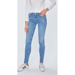 Levi's - Jeansy 710. Niebieskie jeansy damskie Levi's®, s, z obniżonym stanem. W wyprzedaży za 319,90 zł.