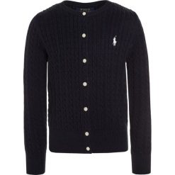 Polo Ralph Lauren MINI CABLE Kardigan hunter navy. Niebieskie swetry chłopięce marki Polo Ralph Lauren, z bawełny. Za 359,00 zł.