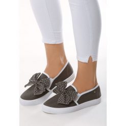 Czarne Slip On Trip to Mars. Czarne trampki i tenisówki damskie Born2be, bez wzorów, z tkaniny, bez zapięcia. Za 39,99 zł.