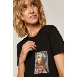 Medicine - T-shirt Salted Caramel. Czarne topy damskie MEDICINE, s, z nadrukiem, z bawełny, z okrągłym kołnierzem. W wyprzedaży za 49,90 zł.