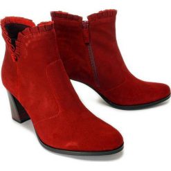 TAMARIS 25325-25 501 scarlet, botki damskie. Czerwone botki damskie Tamaris, z polaru, bez obcasa, na zamek. Za 329,90 zł.
