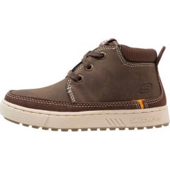 Skechers DIRECT PULSE Tenisówki i Trampki wysokie chocolate/taupe/gold. Brązowe trampki chłopięce Skechers, z materiału. W wyprzedaży za 191,20 zł.