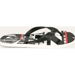 Reebok - Japonki. Czarne kapcie męskie Reebok, z gumy. W wyprzedaży za 59,90 zł.