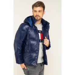Kurtka puchowa TOMMY HILFIGER Shiny Hooded MW0MW11487. Zielone kurtki męskie TOMMY HILFIGER, xxl, bez wzorów, z puchu, bez kaptura. W wyprzedaży za 749,00 zł.