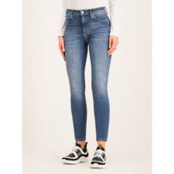 Jeansy Skinny Fit Calvin Klein Jeans J20J213055. Niebieskie jeansy damskie Calvin Klein Jeans. W wyprzedaży za 269,00 zł.