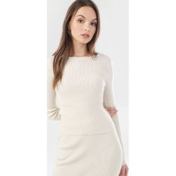 Jasnobeżowy Sweter Charrahne. Brązowe swetry damskie Born2be, s, bez wzorów, bez rękawów, bez kaptura. Za 99,99 zł.
