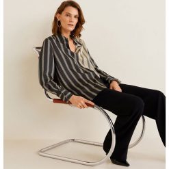Mango - Koszula Bico. Czarne koszule body damskie marki Mango, s, w paski, z poliesteru, klasyczne, z klasycznym kołnierzykiem. W wyprzedaży za 69,90 zł.