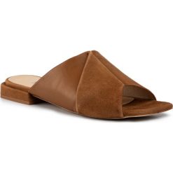 Klapki FURLA - Fold 1050395 S YC57 MJ0 Caramello. Pomarańczowe klapki damskie Furla, bez wzorów, ze skóry, bez obcasa. Za 879,00 zł.