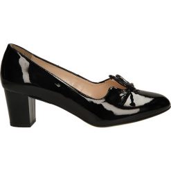 CZÓŁENKA SAGAN 2057. Czarne buty ślubne damskie Casu, na koturnie. Za 229,99 zł.