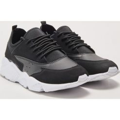 Sneakersy na grubej podeszwie - Czarny. Czarne sneakersy damskie House. Za 69,99 zł.