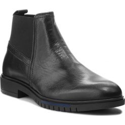 Sztyblety TOMMY HILFIGER - Flexible Dressy Leat FM0FM01810 Black 990. Czarne sztyblety męskie TOMMY HILFIGER, ze skóry, bez zapięcia. W wyprzedaży za 399,00 zł.