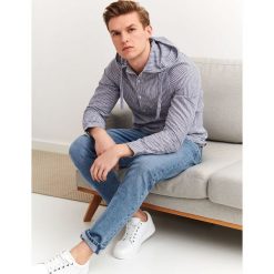 KOSZULA BLUZOWA Z LNU. Niebieskie koszule męskie Top Secret, na lato, m, w paski, z jeansu, z kapturem, bez rękawów. Za 139,99 zł.