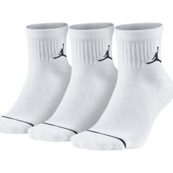 Skarpety Jordan Jumpman Quarter 3PPK (SX5544-100). Białe skarpetki męskie marki Jordan, z poliesteru. Za 59,99 zł.