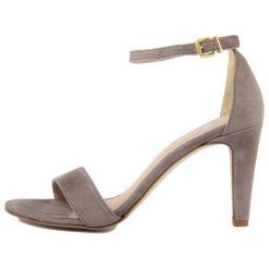 Eye Damskie Sandały 36 Szary. Szare sandały damskie Eye, bez wzorów, z zamszu, bez obcasa, bez zapięcia. Za 299,00 zł.