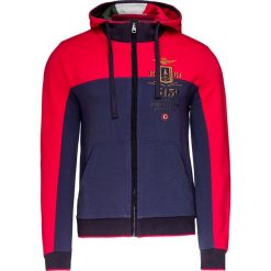 Bluza AERONAUTICA MILITARE. Czerwone bluzy męskie Aeronautica Militare, z aplikacjami, z dzianiny, z kapturem, bez rękawów, z kapturem. W wyprzedaży za 672,00 zł.