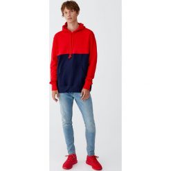 Jeansy carrot fit z efektem zużycia. Niebieskie jeansy męskie marki Pull&Bear, m, bez wzorów. Za 109,00 zł.