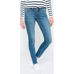 Hilfiger Denim - Jeansy Sophie. Niebieskie jeansy damskie Hilfiger Denim, z aplikacjami, z elastanu, z obniżonym stanem. W wyprzedaży za 299,90 zł.