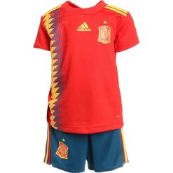 Adidas Performance FEF SPAIN HOME BABYKIT SET Koszulka reprezentacji red/bogold. Różowe t-shirty dziewczęce marki adidas Performance, z dzianiny, z okrągłym kołnierzem. Za 249,00 zł.