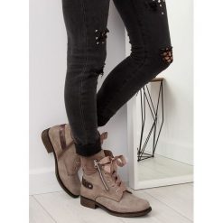 Botki sznurowane workery beżowe 17103-2 KHAKI. Brązowe botki damskie obuwie damskie, na co dzień, z zamszu, bez obcasa, na sznurówki. Za 52,79 zł.
