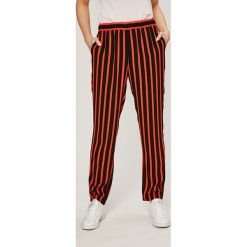 Vero Moda - Spodnie. Spodnie damskie Vero Moda, bez wzorów, z elastanu, casualowe. W wyprzedaży za 34,90 zł.