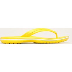 Crocs - Japonki. Żółte klapki damskie Crocs, bez wzorów, z gumy, bez obcasa, na obcasie. Za 119,90 zł.