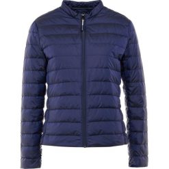 Max Mara Leisure VALZER Kurtka puchowa blau. Niebieskie kurtki damskie marki Max Mara Leisure, na zimę, bez wzorów, z materiału, bez kaptura. Za 859,00 zł.