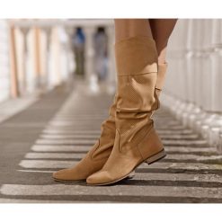 Kozaki dziurkowane - skóra naturalna - model 124 - kolor camelowy. Kozaki damskie Zapato, ze skóry. Za 489,00 zł.