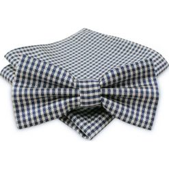 Ciemnogranatowa Męska Mucha - ALTIES - z Taką Samą Poszetką, w Drobną Kratkę MUALTStania0319. Niebieskie muszki męskie Alties, na imprezę, w paski, eleganckie. W wyprzedaży za 29,00 zł.