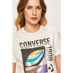 Converse - T-shirt. Białe bluzki damskie Converse, s, z nadrukiem, z bawełny, z okrągłym kołnierzem. W wyprzedaży za 99,90 zł.