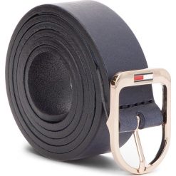 Pasek Damski TOMMY JEANS - Tjw Flag Belt 2.5 AW0AW05896 75 413. Niebieskie paski damskie Tommy Jeans, w paski, z jeansu. Za 179,00 zł.