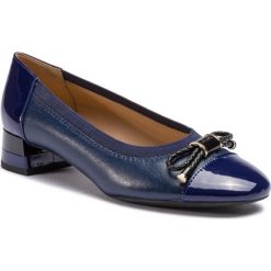Półbuty GEOX - D Chloo M. C D849XC 08502 C4000 Blue. Niebieskie półbuty damskie Geox, na co dzień, bez wzorów, ze skóry ekologicznej, bez obcasa, na obcasie, bez zapięcia. W wyprzedaży za 279,00 zł.